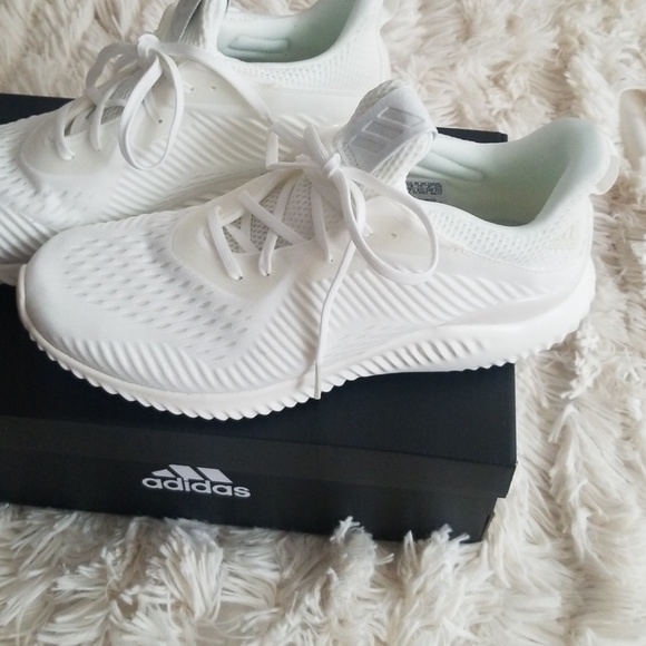 adidas Shoes - Brand new! Adidas Alphabounce Women's